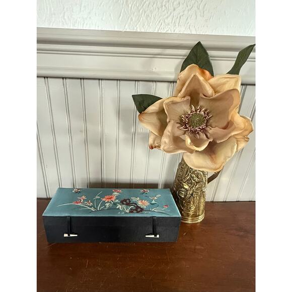 Chinese Embroidered Jewelry Box Butterfly Floral Motif Vintage Keepsake Holder - Picture 1 of 4